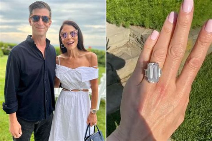 What is Paul Bernon's net worth? Fiance Bethenny Frankel show's off engagement ring at the beach