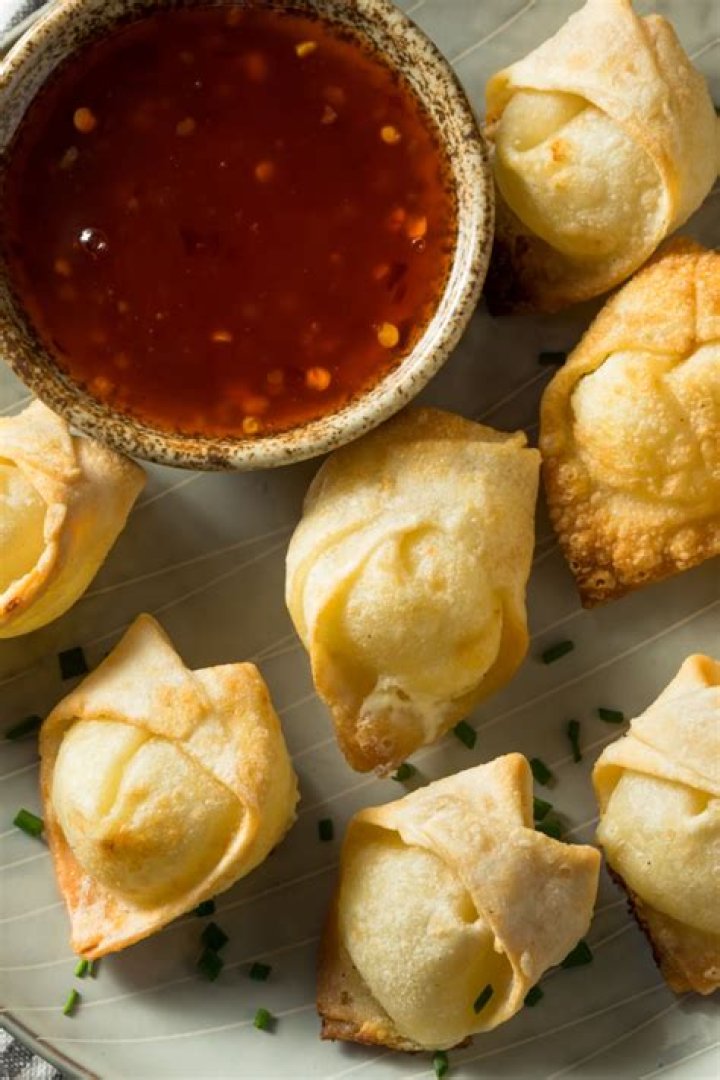 What is the difference between a fried wonton and a cream cheese wonton?