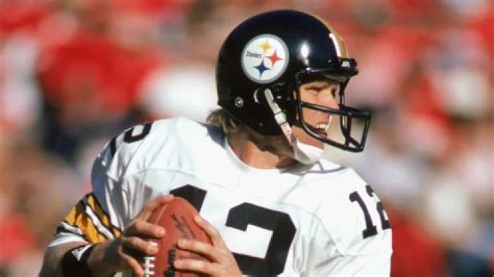 What is the net worth and salary of NFL broadcaster Terry Bradshaw?