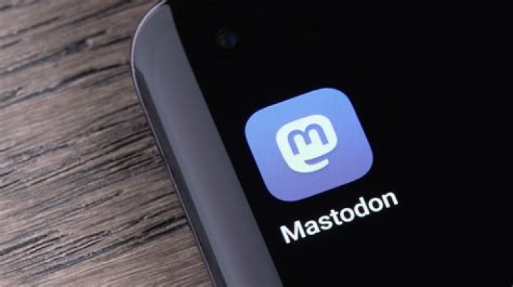 Which Mastodon Server Is the Best to Join, and Which Famous People Can I Follow?