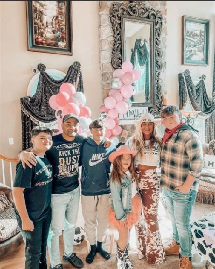Who Are Louis And Lillian Alvarez? Eddie Alvarez Parents- Brother And Sister