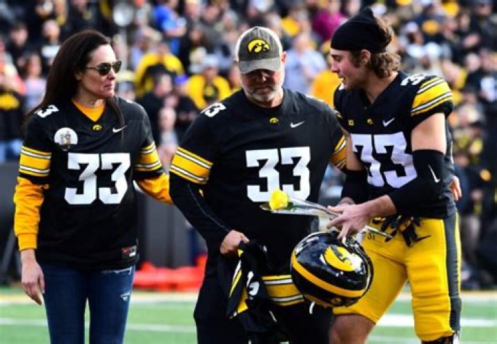 Who Are Mark And Beth Moss? Meet Riley Moss Parents