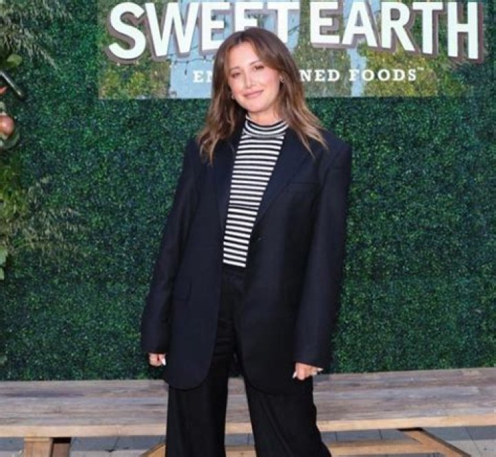 Who Is Ashley Tisdale Sister Jennifer Tisdale? Meet Her Siblings And Family