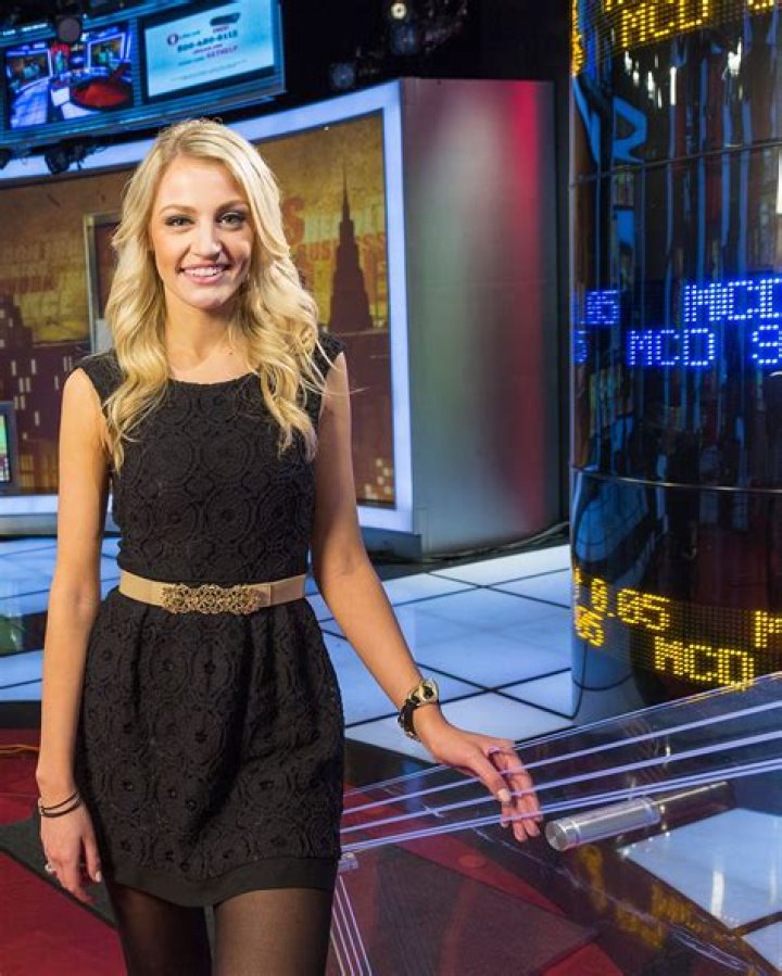 Who is Carley Shimkus from Fox News? Husband, Height, Wiki
