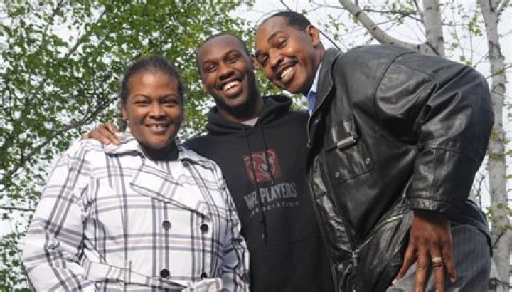 Who Is Carmen Jones, Jon Jones Sister? Age Gap And Family