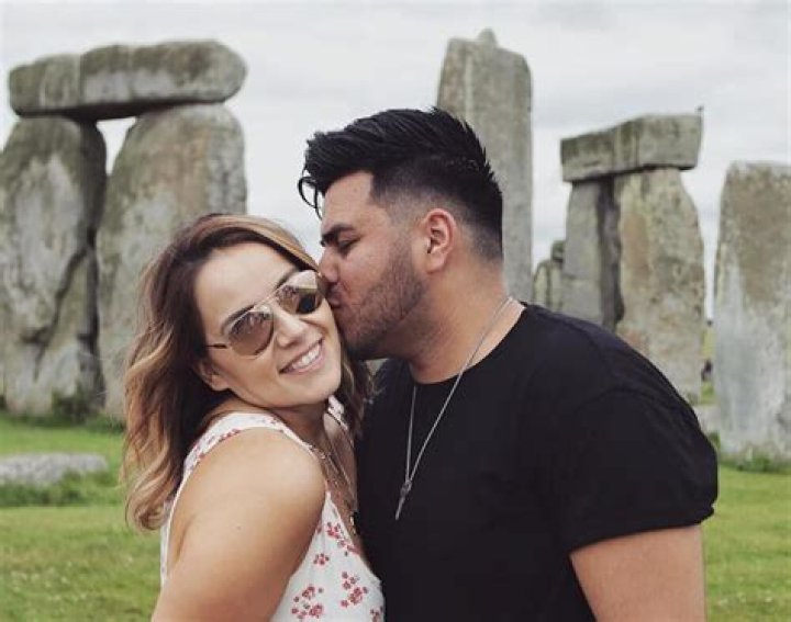Who is Rosie Rivera Husband Abel Flores? Her Married Life