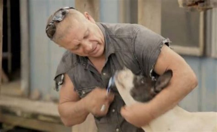 Who is Shelby Stanga’s assistant and protege on Shelby the Swamp Man? Angela Tikka is an artist