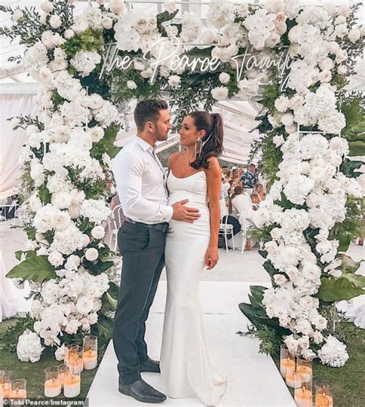 Who Was Kayla Itsines Ex-Partner Tobi Pearce? Engaged To Boyfriend Jae Woodroffe, Did She Have A Husband?