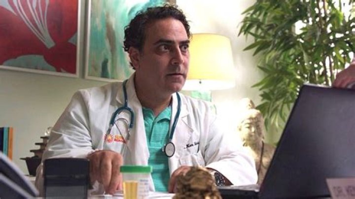 Why Ernie Malik In NCIS: Hawaii Looks So Familiar