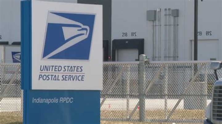 Why some Illinois lawmakers want USPS to keep mail centers open
