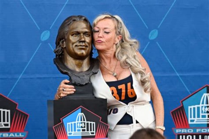 Why Steve McMichael should be in the NFL Hall of Fame?