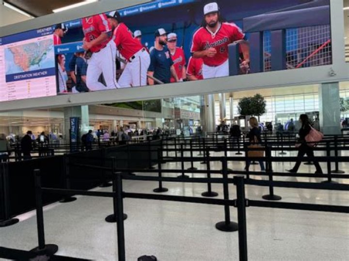 Woman without ticket bypasses security checkpoint at Nashville airport, flies to LA