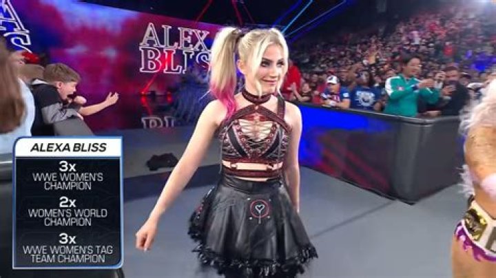 WWE's Alexa Bliss Cosplays As Harley Quinn At Backlash