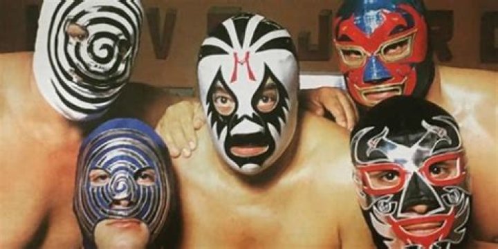 WWE Region, Los Angeles Subregion, Second Round: (4) El Santo vs. (13) Mil Mascaras